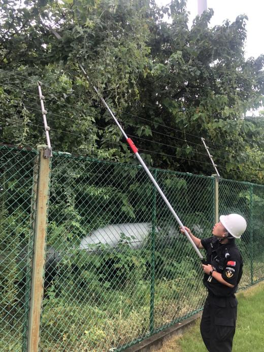 C:/Users/BA/Desktop/風(fēng)雨過(guò)后南京保安迅速行動(dòng)，恢復(fù)安“寧”面貌/2.jpg2