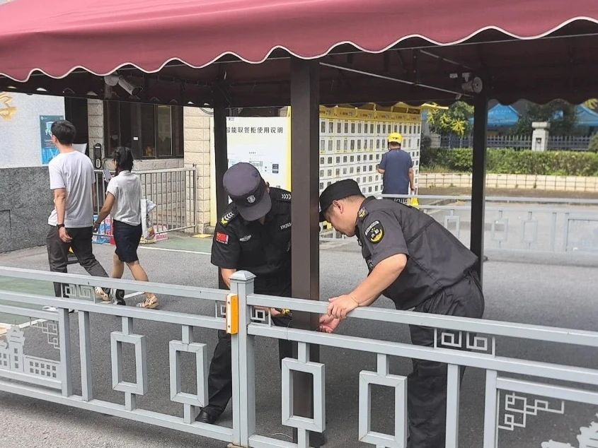 C:/Users/Administrator/Desktop/臺(tái)風(fēng)“貝碧嘉”來襲，南京保安積極應(yīng)對(duì)，“守”護(hù)萬家團(tuán)圓！/4.jpg4