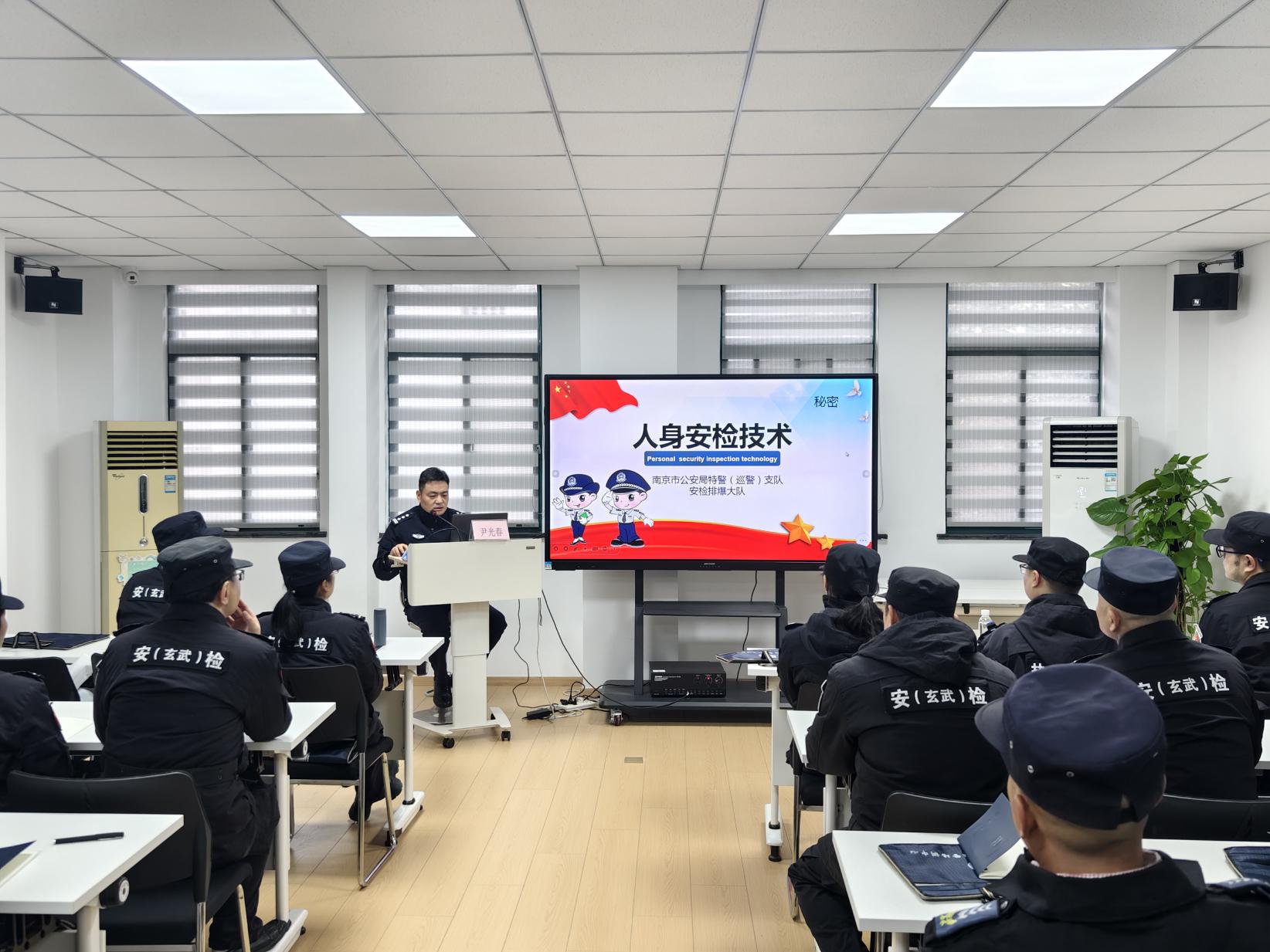 E:/25.12.10后 上傳網(wǎng)站留存/以專業(yè)守護(hù)安全 用實(shí)戰(zhàn)淬煉本領(lǐng)/照片/17b1ce49eeb5d40b2f805f1f18a45e11.jpg17b1ce49eeb5d40b2f805f1f18a45e11